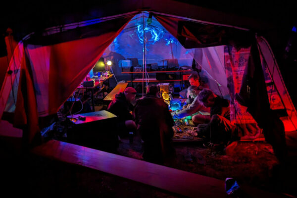 More vibes, with the jamming tent. Photo by Thomas Amberg.